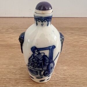 Antique 19th‎ C. Chinese Age Blue And White Lion Heads Porcelain Snuff Bottle